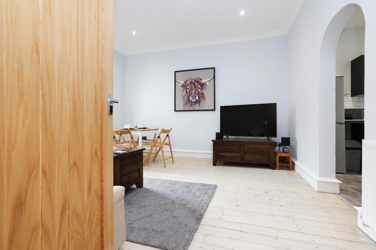 Stunning 2 Bed Apt Nr The Royal Mile & The Castle Edinburgh Exterior photo